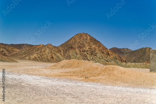 Obraz na płótnie Daily scene from Egyptian desert during hot sunny day. w salonie