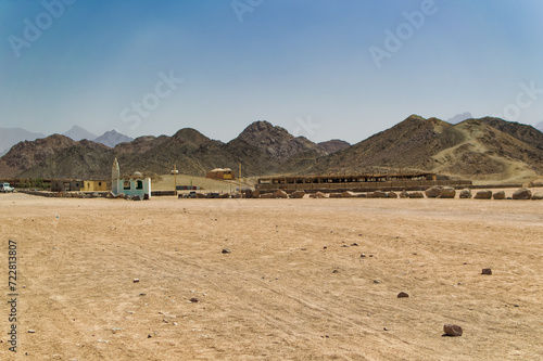 Obraz na płótnie Daily scene from Egyptian desert during hot sunny day. w salonie