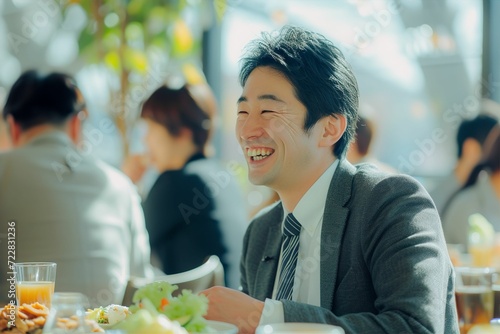 同僚とランチを食べて談笑する日本人会社員（ビジネスマン・休憩・食事・昼ごはん） photo