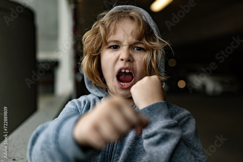 Canvas Print Aggressive child