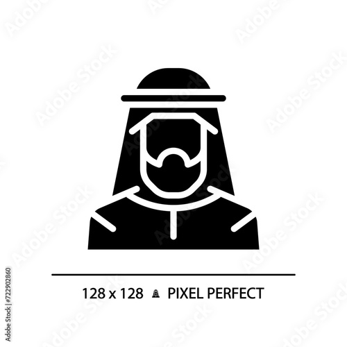 Arabic kandura man black glyph icon. Traditional headscarf. Historical religious clothes. Turban middle eastern male. Silhouette symbol on white space. Solid pictogram. Vector isolated illustration