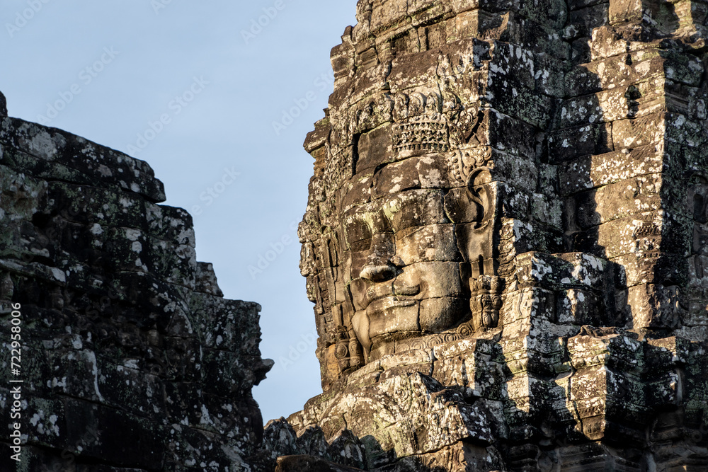 giant head at bayon angkor wat temple
