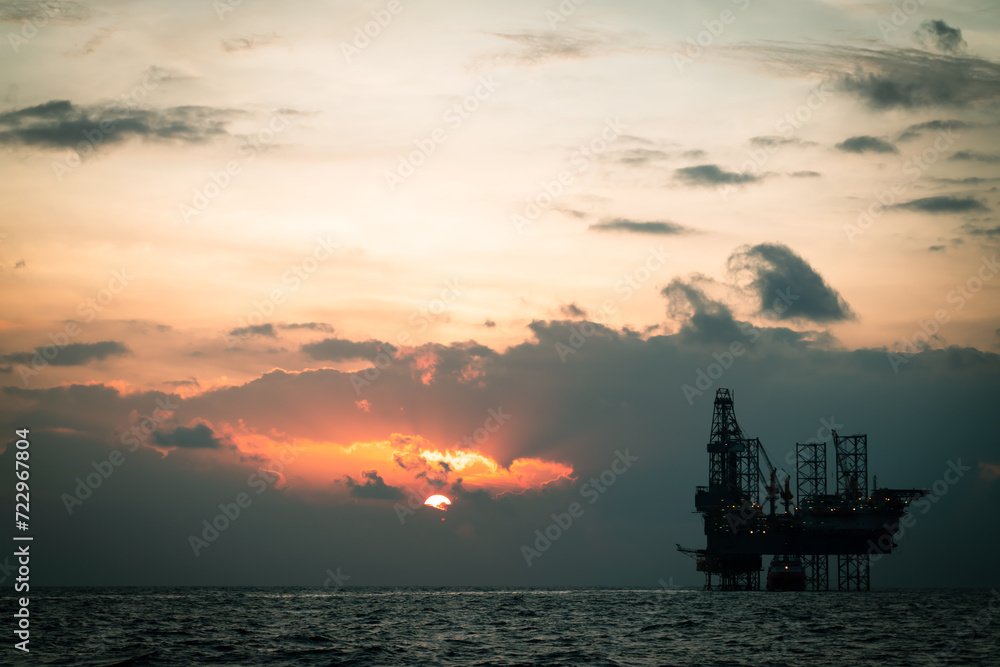 Remote offshore oil and gas exploration and drilling vessels that produce raw materials for delivery to onshore refineries, power generation and the petrochemical industry.