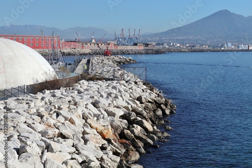 Napoli - Scogliera del Porticciolo del Molosiglio da Via Acton photo