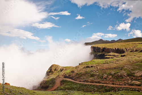 Reise nach Lesotho über den Sanipass, Drakensberge photo