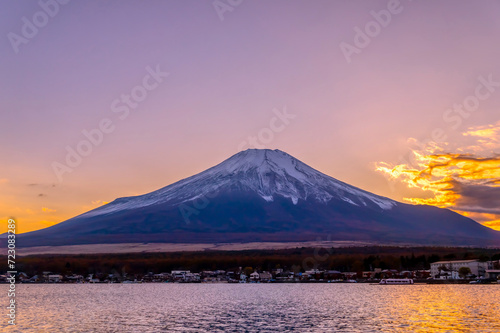 Fototapeta Naklejka Na Ścianę i Meble -  日没の富士山