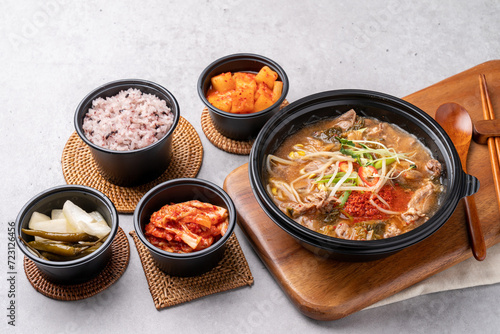 Cold noodles, Korean food, spicy noodles, beef, meat dumplings, dumplings, stir-fried pork, beef noodle soup, hangover soup, traditional, yukgaejang