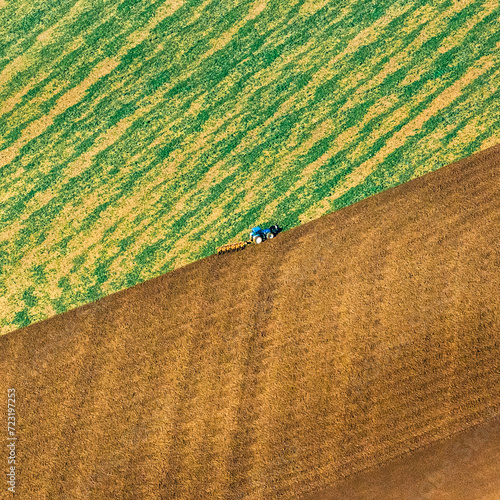 vue aérienne de champs dans les Yvelines en France