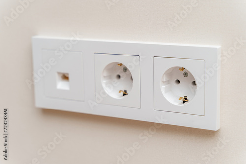 Three-compartment socket,USB socket