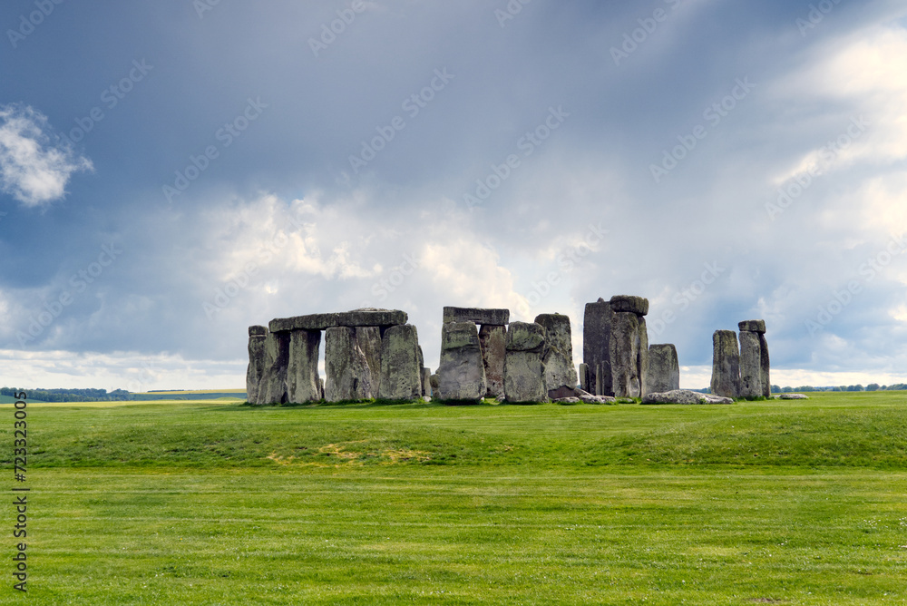 Wolken über den magischen Steinen von Stonehenge
