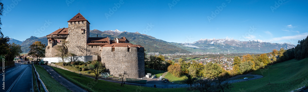 Obraz na płótnie VADUZ, LIECHTENSTEIN - SEPTEMBER 28, 2023 - Vaduz Castle, official residence of the Prince of Liechtenstein w salonie