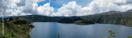 Lago Laguna Paisaje Día Naturaleza Despejado Soleado Montañas Verde Agua Azul Ecuador Cuicocha Páramo Ibarra Imbabura
