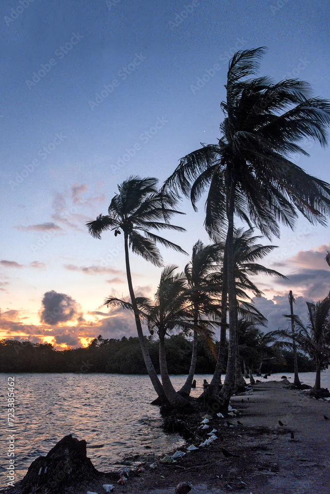 Obraz premium Sunset over the Caribbean. San Blas islands, Guna Yala, Panama.