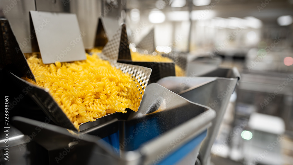 dispensing farfalle pasta at the factory - industry 5.0 in the food industry