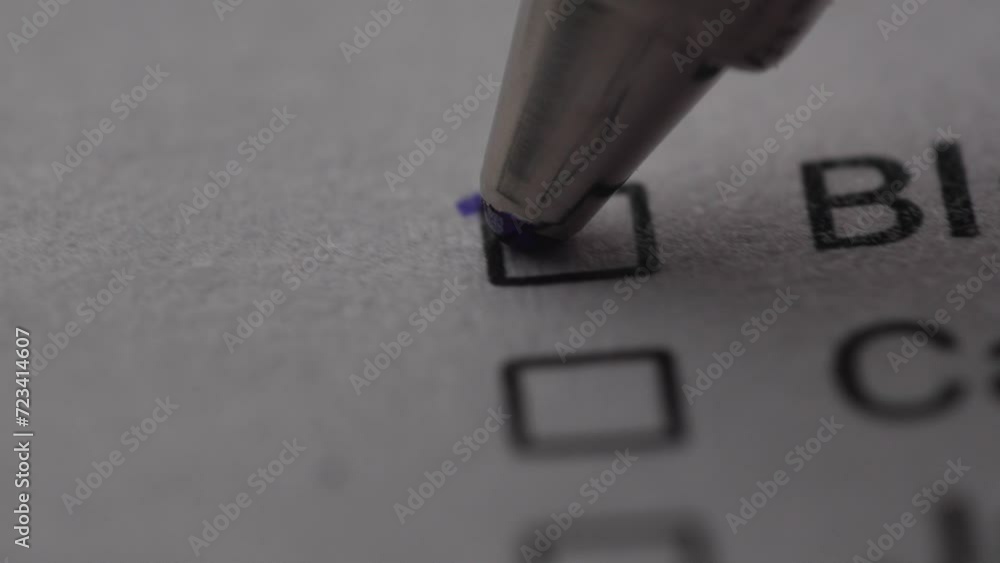 Vidéo Stock Pen mark a Checkbox labeled 'Black' on a document. Close-up ...