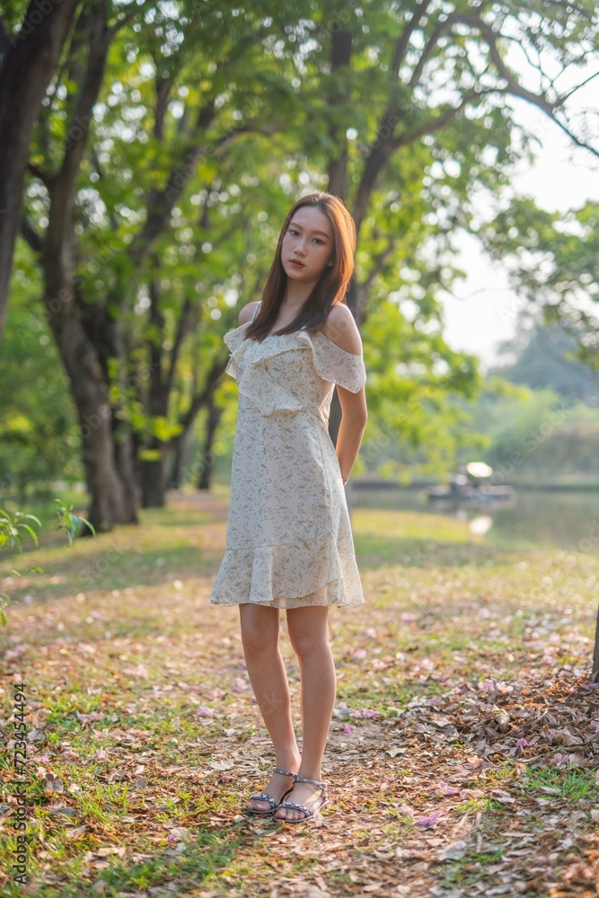 Beautiful woman casually enjoy sun breeze in a park Beautiful woman casually enjoy sun breeze in a park