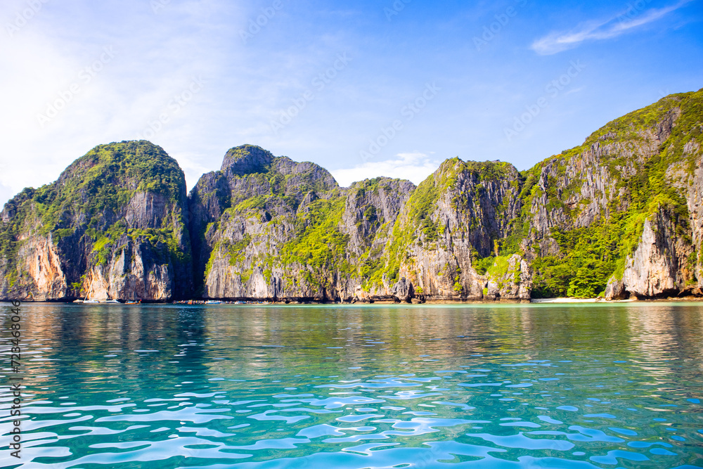 Obraz premium Beautiful landscape of the Maya Bay in the Phi Phi Islands, Thailand