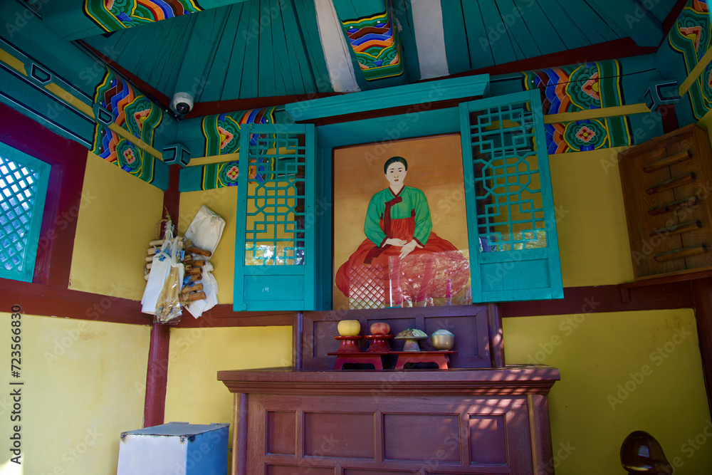 Obraz premium Interior of Lost Maiden Shrine with Artful Decorations