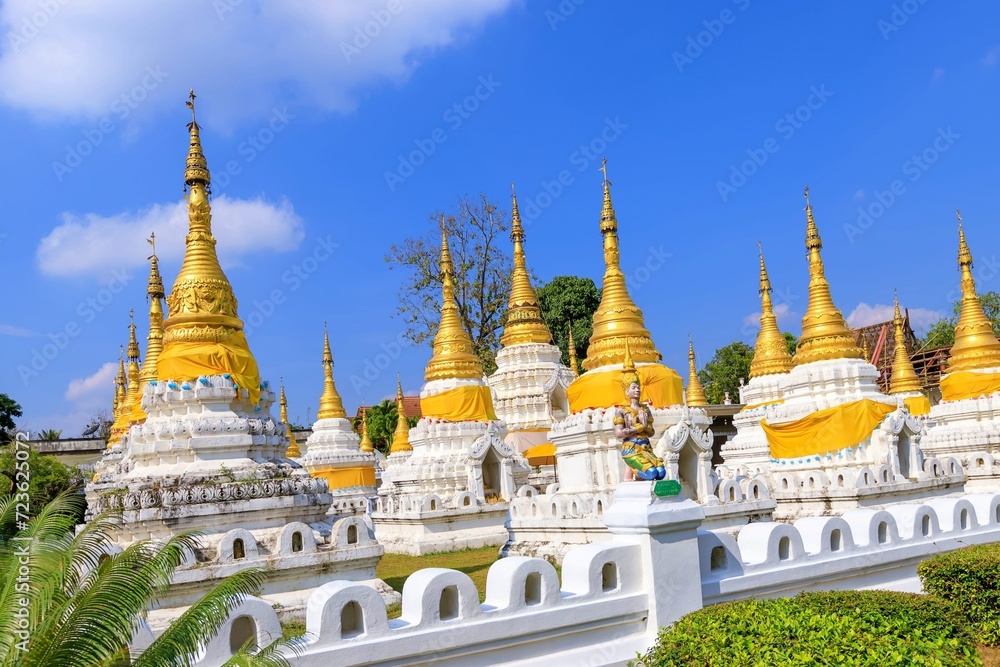 Wat Phra Chedi Sao Lang Twenty Pagodas Temple Lampang Thailand 1
