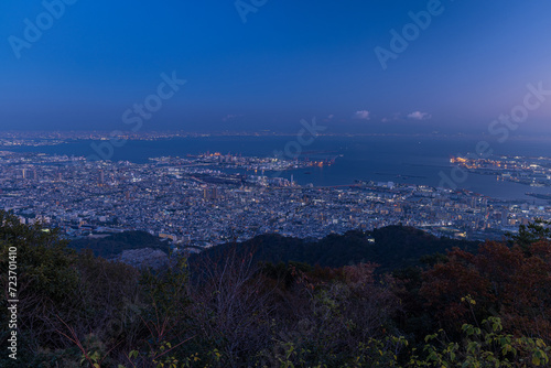 日本　兵庫県神戸市の摩耶山の掬星台展望台から眺める日本三大夜景の一つ、神戸の夜景 © pespiero