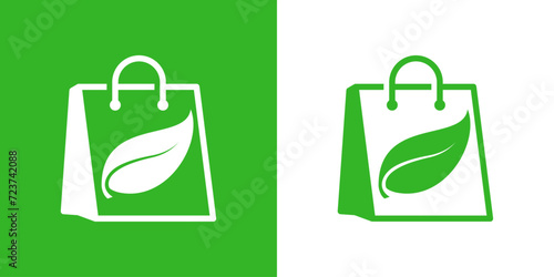 Eco Shop Logo. Silueta de hoja de planta en bolsa de la compra de papel