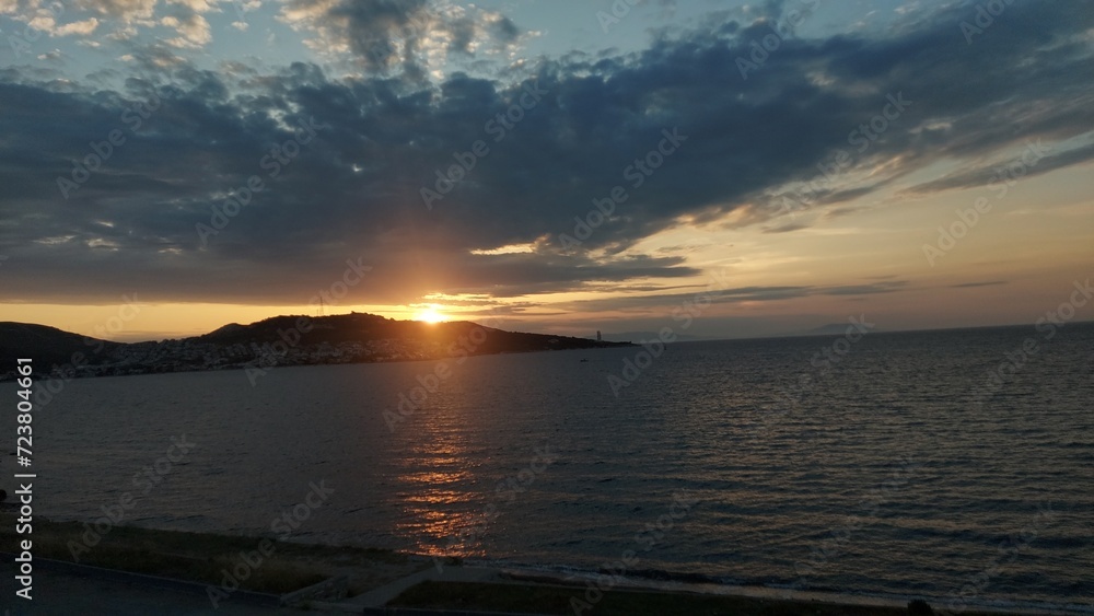 Fototapeta premium Deniz ve deniz dalgaları, Sea and sea waves - Gün batımı, sunset- sea travel on a boat, teknede deniz seyahati- sea view, deniz manzarası- Akdeniz, Mediterranean- view, manzara