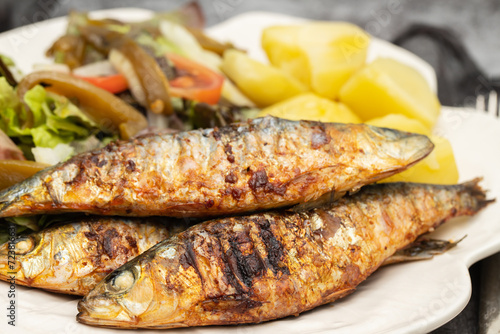 Grilled sardines with sauce on fresh bread