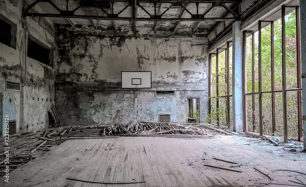 Obraz premium ruined gymnasium in an abandoned school in Chernobyl