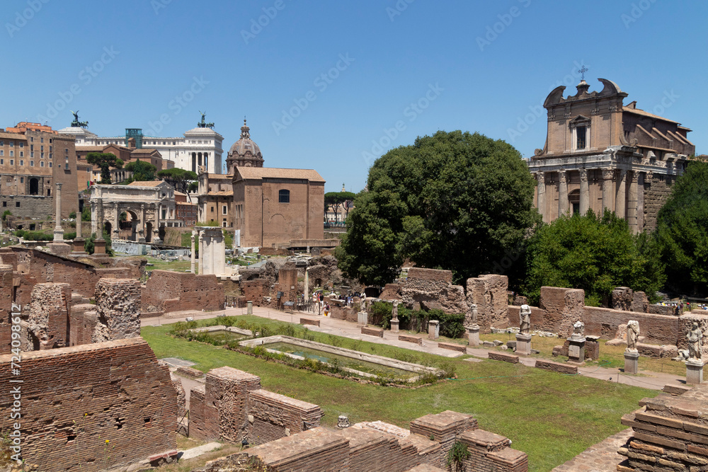 Restos de las ruinas del foro de Roma en Italia