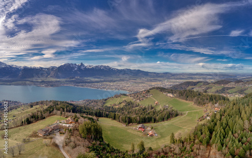 Blick über Heiligenschwendi in Richtung Thuner See, Schweiz, Januar 2024 photo