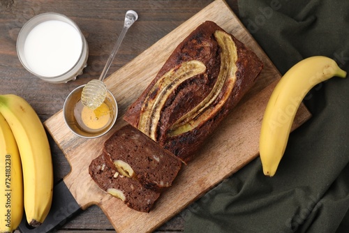 Delicious banana bread served on wooden table, flat lay © New Africa