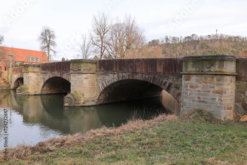 Historische Brücke über den Fluss Neckar in der Altstadt von Sulz am Neckar im Schwarzwald