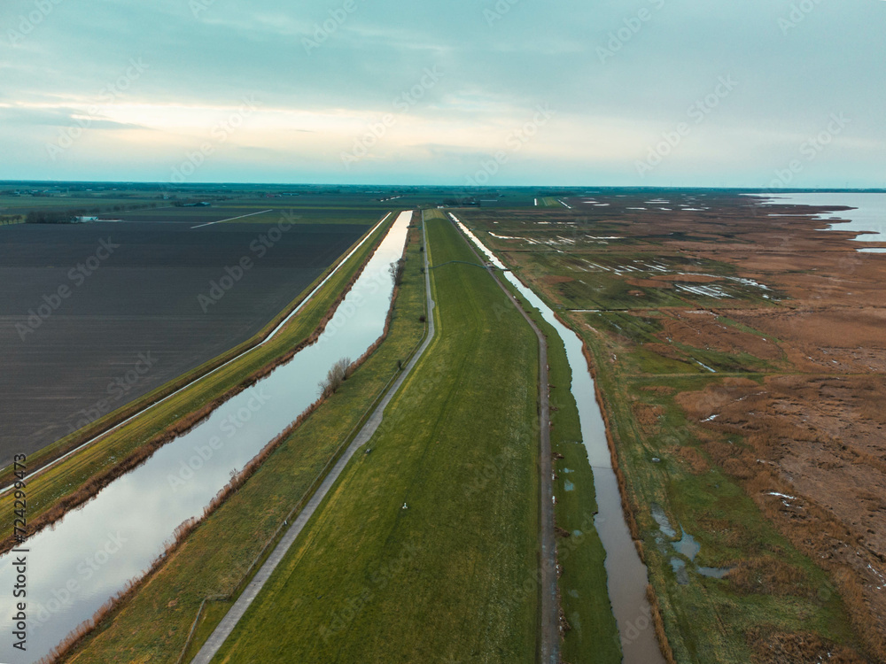 Fototapeta premium the road to the sea