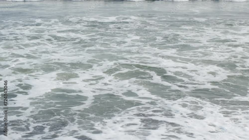 強風に泡立つ白波 海・砂浜・海岸・時化 強風に泡立つ白波 海・砂浜・海岸・時化
