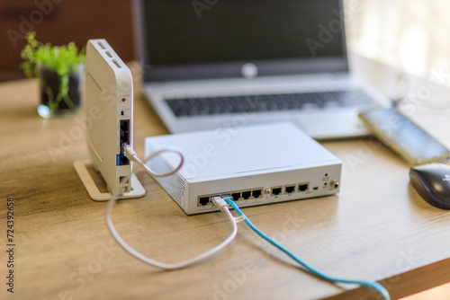 セキュリティルーターを追加してより安心して取り組めるリモートワーク