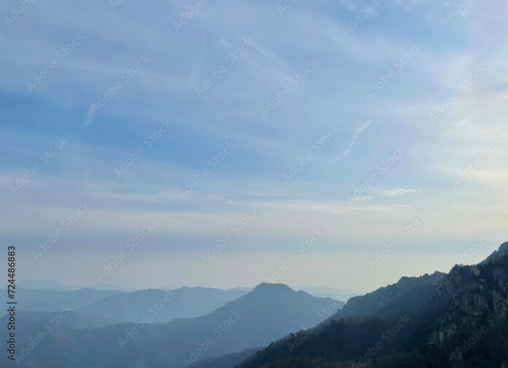 Obraz premium clouds over the mountains