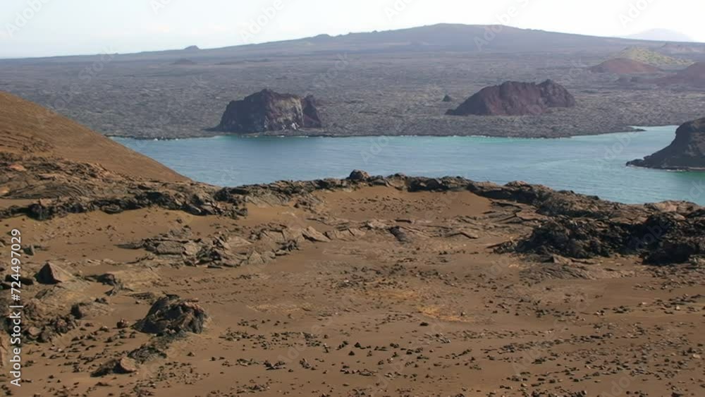 Vidéo Stock Volcanic lake in valley of geysers on Galapagos Islands