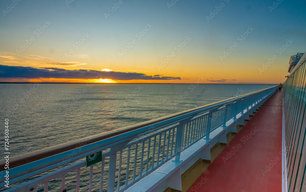 Fototapeta premium Stunning sunset over the famous cliffs and beaches of the Valdés Peninsula, Chubut, Patagonia, Argentina,