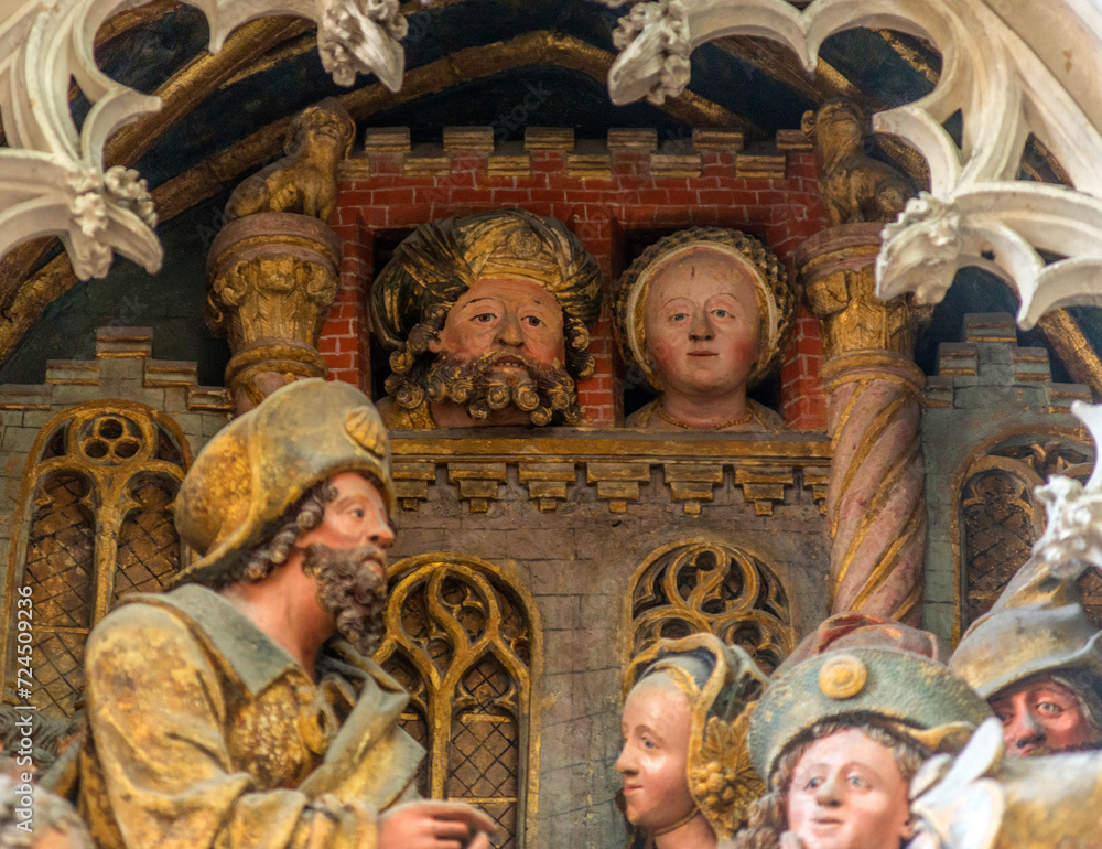 Personnages sculptés destinés à l'éducation des fidèles dans la cathédrale Notre-Dame d'Amiens, Somme, Picardie, France