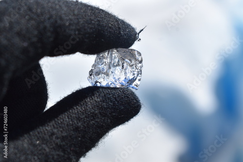 Glaçon ou diamant ? 