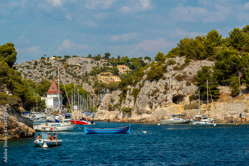 Le port naturel de Port-Miou dans le parc des calanques