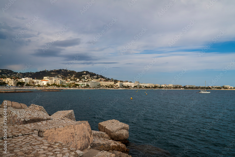 vue sur la croisette depuis la jetée, Cannes , France , 2023 