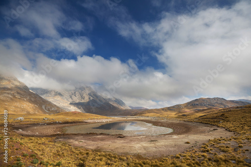 Lake in Cordillera © Galyna Andrushko