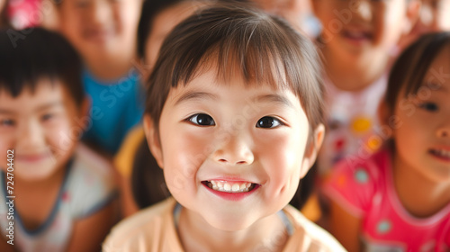 友達と笑顔の子ども