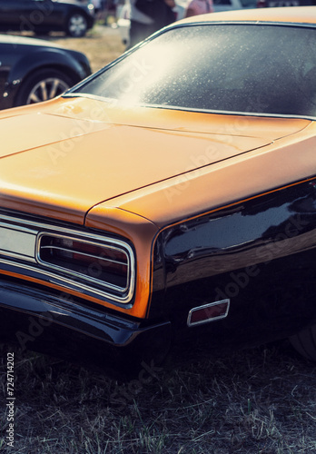 Close up of the front side of an old american car. © WeźTylkoSpójrz