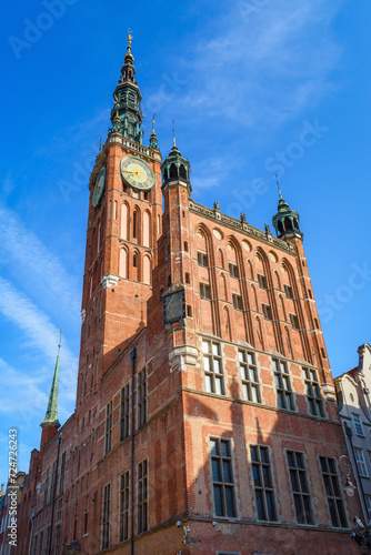 Fototapeta Naklejka Na Ścianę i Meble -  Beautiful architecture of the old town in Gdansk with city hall and Artus court, Poland. A walk through the city on a sunny summer day