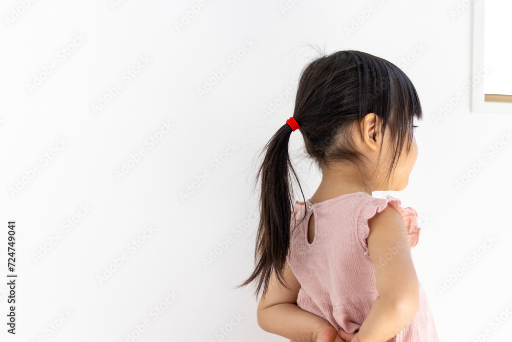 ポニーテールの女の子の後ろ姿(3歳、日本人)