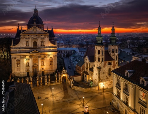 Kraków - poranny widok z drona na panoramę miasta
