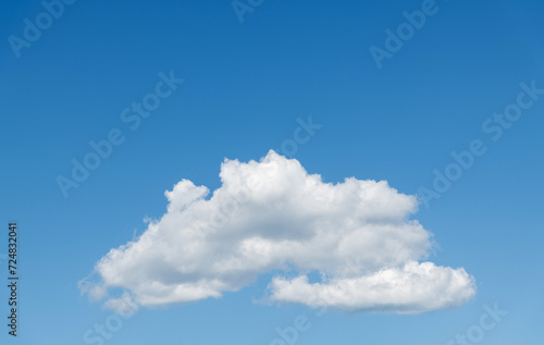 Single white cloud in blue sky © xy