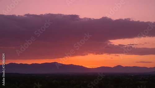 Silken sunset gradient from peach to mauve © Hans